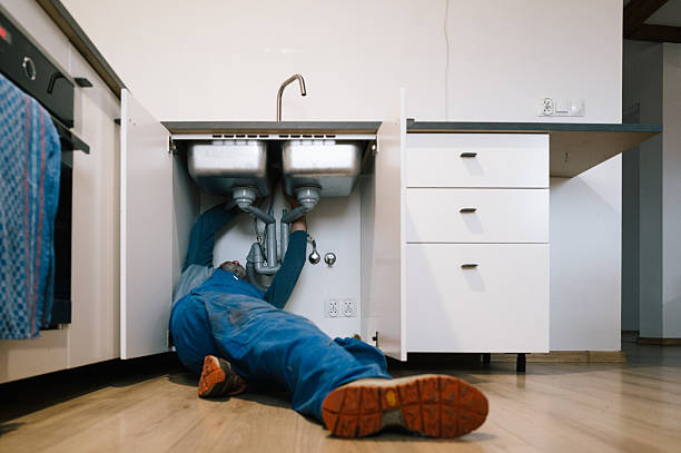 Professional Emergency Plumber technician working in Springfield, OH